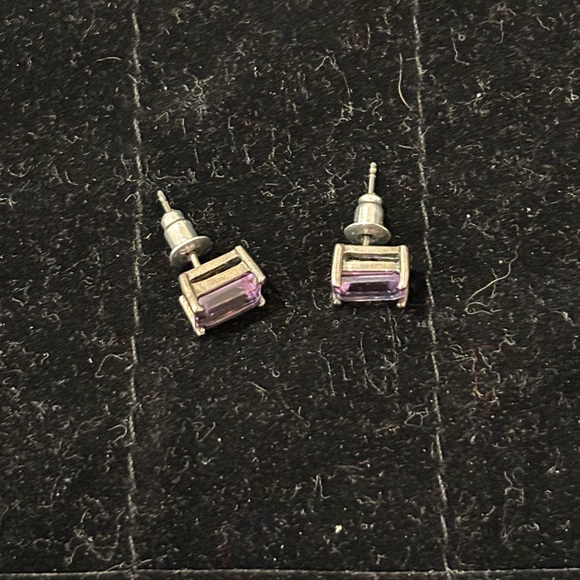SOLD Vintage 925 sterling silver rectangle stud earrings, purple cubic zirconia - Picture 5 of 7
